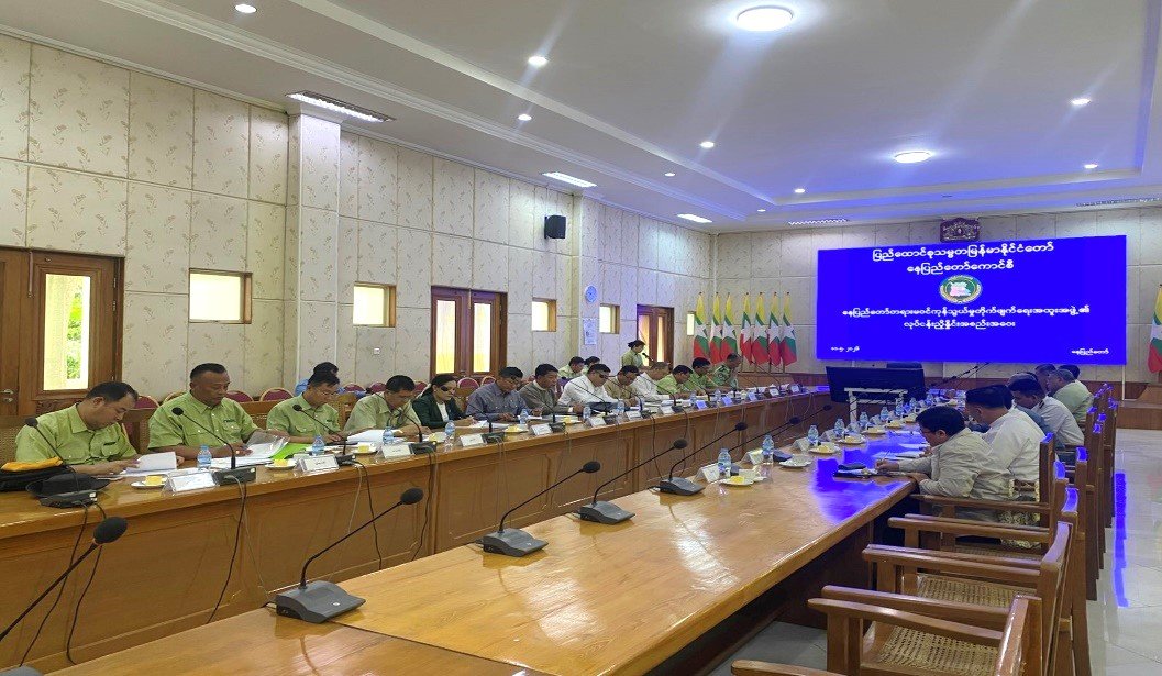 ပြည်ထောင်စုနယ်မြေ၊ နေပြည်တော်အထွေထွေအုပ်ချုပ်ရေးဦးစီးဌာနရုံး အစည်းအဝေးခန်းမ(၁)၌ ကျင်းပပြုလုပ်သည့် နေပြည်တော်တရားမဝင်ကုန်သွယ်မှုတိုက်ဖျက်ရေးအထူးအဖွဲ့၏ လုပ်ငန်းညှိနှိုင်း အစည်းအဝေးသို့ တက်ရောက်