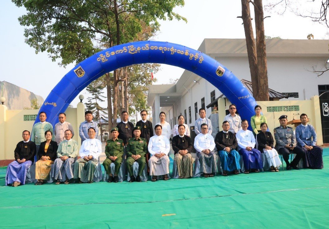 ကယားပြည်နယ်၊ လွိုင်ကော်ခရိုင်၊ လွိုင်ကော်မြို့၊ ဒေါဥခူရပ်ကွက်၌ ကျင်းပပြုလုပ်သည့် မြို့နယ် တရားရုံးသစ်ဖွင့်ပွဲအခမ်းအနားသို့ တက်ရောက်