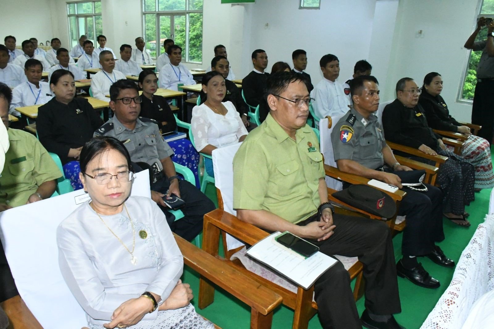 မွန်ပြည်နယ်၊ မော်လမြိုင်ခရိုင်၊ မော်လမြိုင်မြို့၊  ပန်းဘဲတန်းရပ်ကွက်၊ မြို့နယ်စုပေါင်းရုံး အစည်းအဝေး ခန်းမ၌ ကျင်းပပြုလုပ်သည့် ရပ်ကွက်/ ကျေးရွာအုပ်စုအုပ်ချုပ်ရေးမှူးများအတွက် ဥပဒေအသိပညာ ပြန့်ပွားရေးဆရာဖြစ်သင်တန်း(ToT)ဖွင့်ပွဲအခမ်းအနားသို့ တက်ရောက်