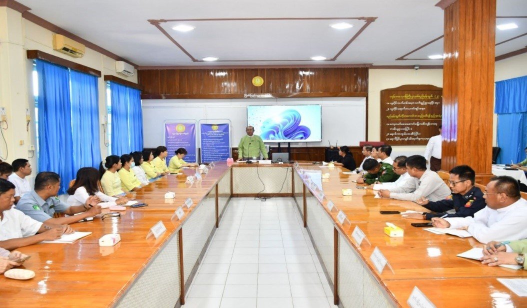 တနင်္သာရီတိုင်းဒေသကြီး၊ မြိတ်ခရိုင်၊ မြိတ်မြို့၊ ပြည်သူ့ဆေးရုံကြီးအစည်းအဝေးခန်းမ၌ ကျင်းပ ပြုလုပ်သည့် လုပ်ငန်းညှိနှိုင်းအစည်းအဝေးနှင့် မျက်စိလူနာများအတွက် ကွန်ပျူတာမျက်စိရေချိန်တိုင်း ကိရိယာ(NCT)စက်နှင့်ကင်ဆာ ရောဂါလူနာများအတွက် အလှူငွေများပေးအပ်