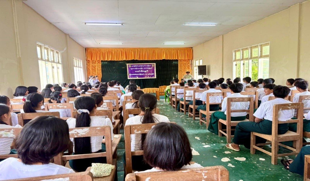 မန္တလေးတိုင်းဒေသကြီး၊ တံတားဦးခရိုင်၊ တံတားဦးမြို့နယ်၊ အလက(မြို့မ)ကျောင်း၌ ကျင်းပပြုလုပ်သည့် နိုင်ငံတော်အစိုးရ၏ ရက်(၁၀၀)လမင်းစီမံချက်ဖြင့် နိုင်ငံသားစိစစ်ရေးကတ်နှင့် UID ကတ်ထုတ်ပေးခြင်း အခမ်းအနားသို့ တက်ရောက်