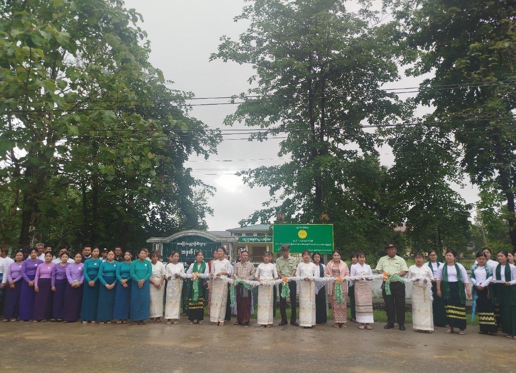 ကချင်ပြည်နယ်၊ တနိုင်းခရိုင်၊ တနိုင်းမြို့၊ ပုန်ခုန်ကောင်းရပ်ကွက်၊ အထက(၁)ကျောင်း၌ ကျောင်းအပ်နှံရေး ဆိုင်းဘုတ်စိုက်ထူပွဲအခမ်းအနားသို့ တက်ရောက်