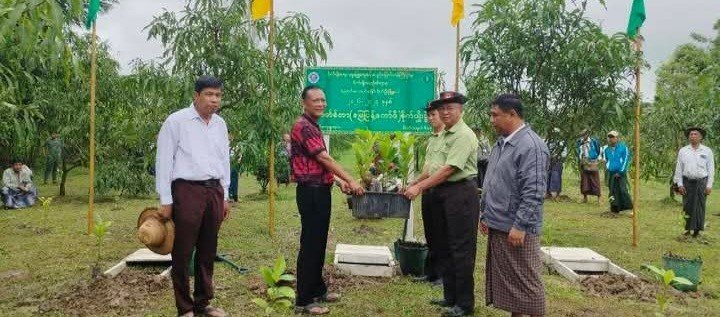 ပဲခူးတိုင်းဒေသကြီး၊ ညောင်လေးပင်ခရိုင်၊ ဒိုက်ဦးမြို့နယ်၊ ဆင်ဇလုပ်ကျေးရွာရှိ ဦးသက်ထွန်းအောင်၏ ဥယျာဉ်ခြံမြေ၌ ကျင်းပပြုလုပ်သည့် ရိုဘတ်စ်တာကော်ဖီ(မြေပြန့်ကော်ဖီ)ပျိုးပင်ပေးအပ်ပွဲနှင့် စိုက်ပျိုးပွဲ အခမ်းအနားသို့ တက်ရောက်
