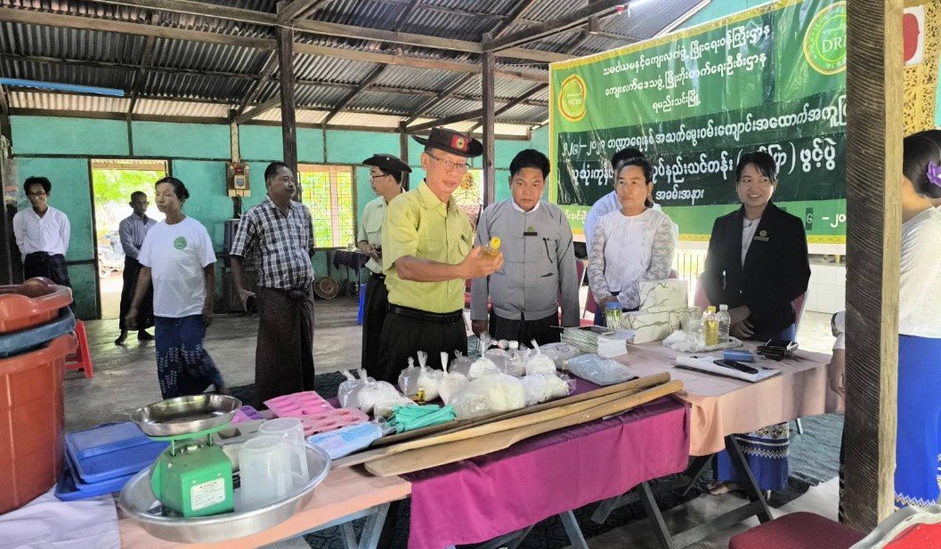 မန္တလေးတိုင်းဒေသကြီး၊ ရမည်းသင်းခရိုင်၊ ရမည်းသင်းမြို့နယ်၊ သင်ပန်းကုန်းကျေးရွာ၌ အသက်မွေး ဝမ်းကျောင်းအထောက်အကူပြု လူသုံးကုန်ပစ္စည်း(ဆပ်ပြာ)ပြုလုပ်နည်းသင်တန်းဖွင့်ပွဲအခမ်းအနားသို့ တက်ရောက်