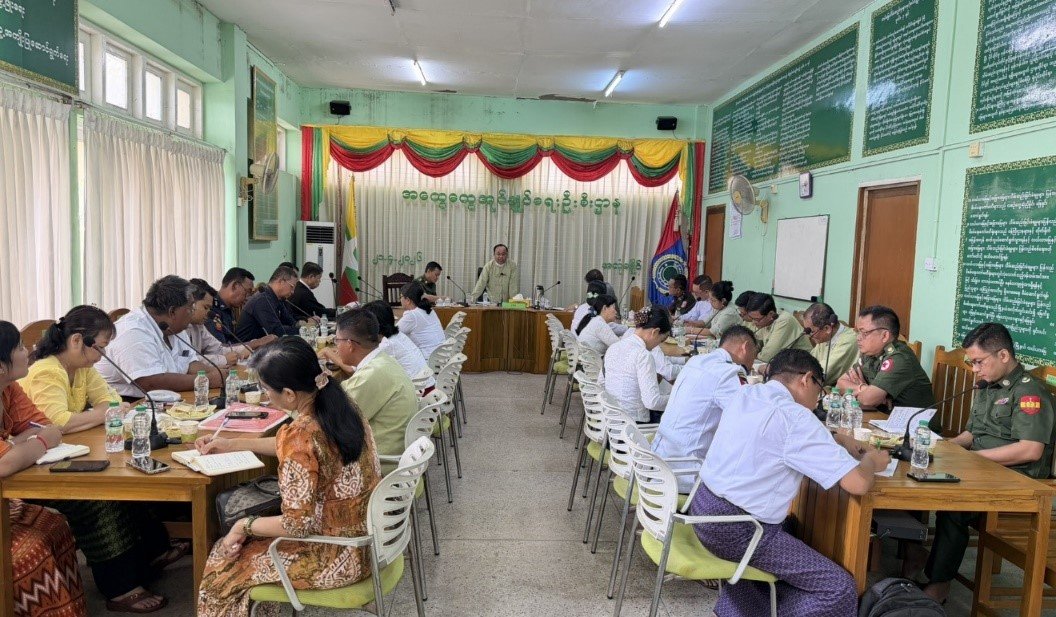 ရန်ကုန်တိုင်းဒေသကြီး၊ အလုံခရိုင်၊ အလုံမြို့၊ ခရိုင်အထွေထွေအုပ်ချုပ်ရေးဦးစီးဌာနရုံး၊ တေဇ အစည်းအဝေးခန်းမတွင် နိုင်ငံတော်သမ္မတ၏ မိန့်ခွန်းပါအချက်အလက်များအား ထပ်ဆင့်ချပြရှင်းလင်း