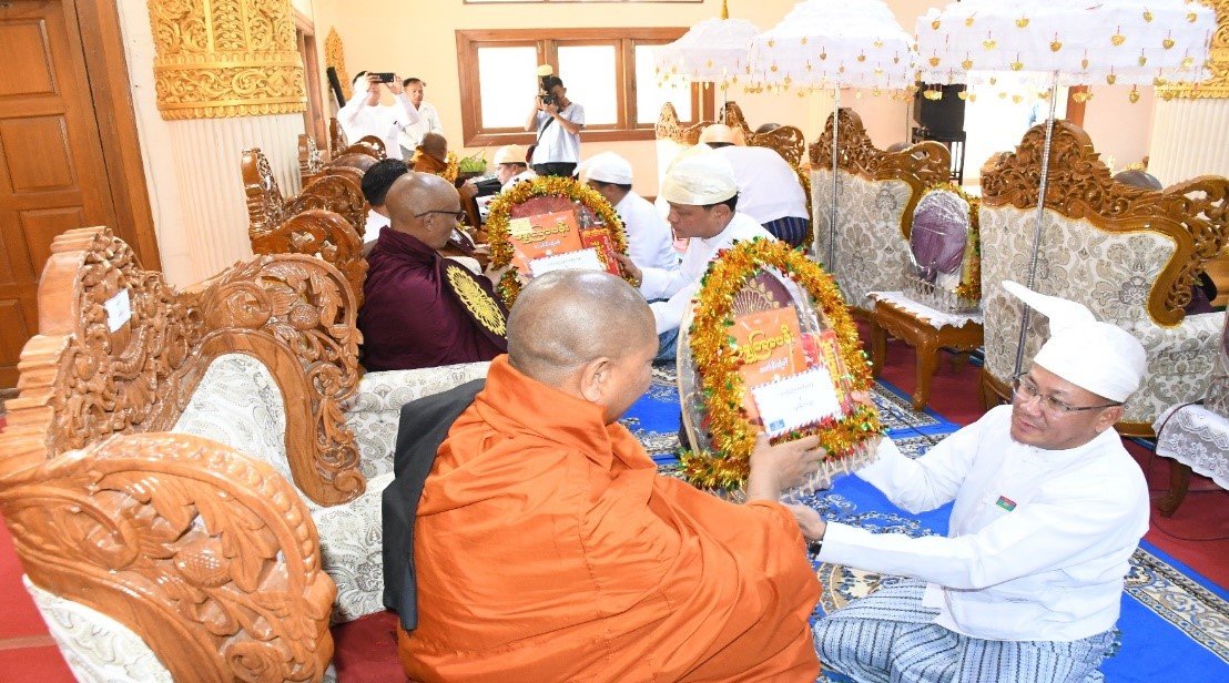 ကယားပြည်နယ်၊ လွိုင်ကော်ခရိုင်၊ လွိုင်ကော်မြို့သာသနာ့ဗိမာန်တော်ကြီး၌ ကျင်းပပြုလုပ်သည့် ၂၀၂၆ ခုနှစ်၊ သာသနာတော်ဆိုင်ရာဘွဲ့တံဆိပ်တော် ဆက်ကပ်လှူဒါန်းပူဇော်ပွဲအခမ်းအနားသို့ တက်ရောက်