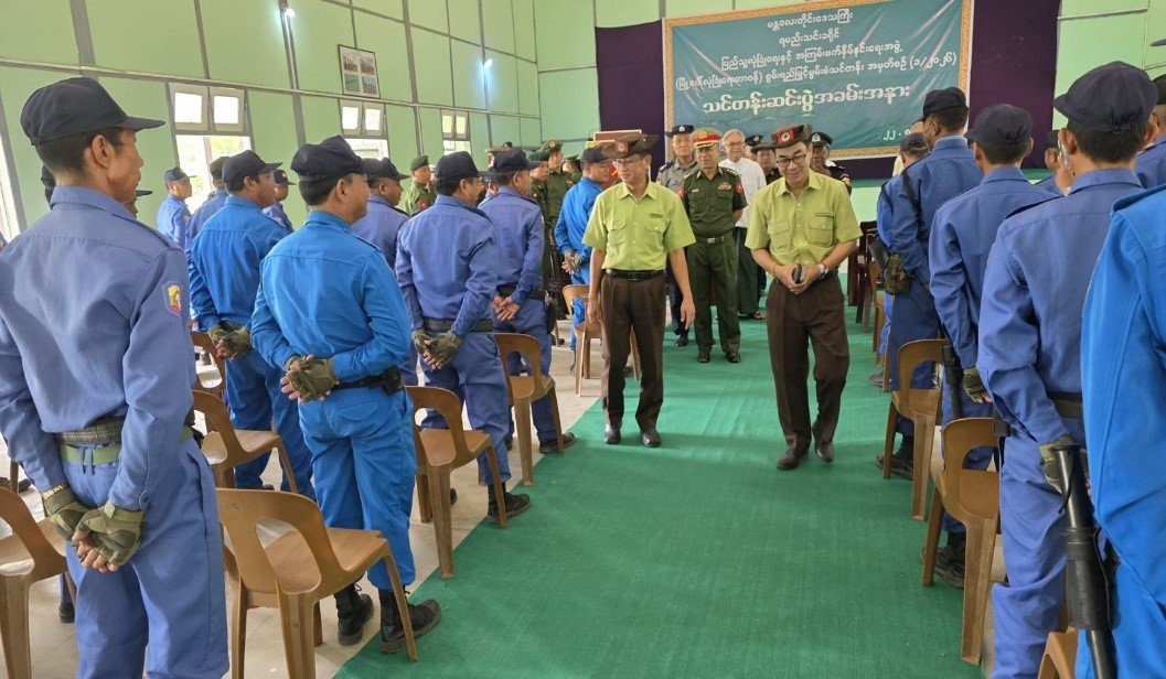 အမှတ်(၃)စစ်အခြေခံလေ့ကျင့်ရေးတပ် အုပ်ချုပ်မှုခန်းမ၌ ပြည်သူ့လုံခြုံရေးနှင့်အကြမ်းဖက်နှိမ်နင်းရေးအဖွဲ့(မြို့ပေါ်လုံခြုံရေးတာဝန်) စွမ်းရည်မြှင့် မွမ်းမံသင်တန်းအမှတ်စဉ်(၁/၂၀၂၆) သင်တန်းဆင်းပွဲအခမ်းအနားသို့ တက်ရောက်