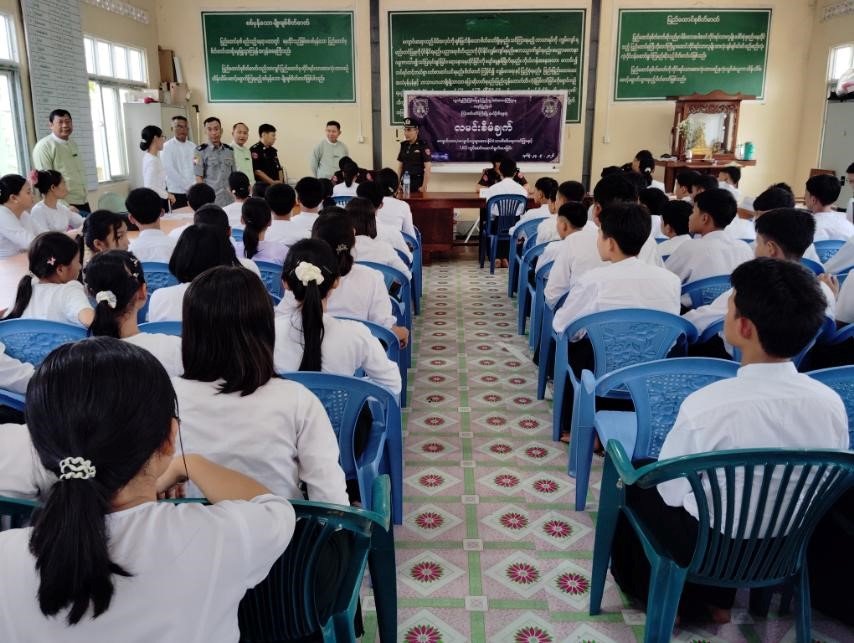 ကရင်ပြည်နယ်၊ ကြာအင်းဆိပ်ကြီးမြို့နယ်၊ မြို့နယ်ပညာရေးမှူးရုံး အစည်းအဝေးခန်းမ၌ ဘုရားသုံးဆူမြို့၊ ဖားပြကျေးရွာအုပ်စု၊ ဖားပြကျေးရွာ၊ အခြေခံပညာအထက်တန်း ကျောင်းရှိ ကျောင်းသား/ သူများအား နိုင်ငံသားစိစစ်ရေးကတ်နှင့် UID ကတ်ပြုလုပ်ပေးခြင်း အခမ်းအနားသို့ တက်ရောက်