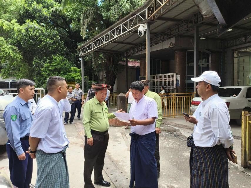 မြန်မာ-တရုတ်နှစ်နိုင်ငံနယ်စပ်ဂိတ်ဖြစ်သော ဆင်ဖြူဂိတ်၌ ကန့်သတ်ကုန်ပစ္စည်းများမပါရှိ‌စေရေး၊ အုပ်ချုပ်မှုပြင်ပသို့ပစ္စည်းများစီးဆင်းမှုမရှိစေရေး၊ ဂိတ်ပတ်ဝန်းကျင် သန့်ရှင်းသာယာလှပရေးနှင့် ရေစီးရေလာကောင်းမွန်စေရန်ဆောင်ရွက်နေမှုအခြေအနေ