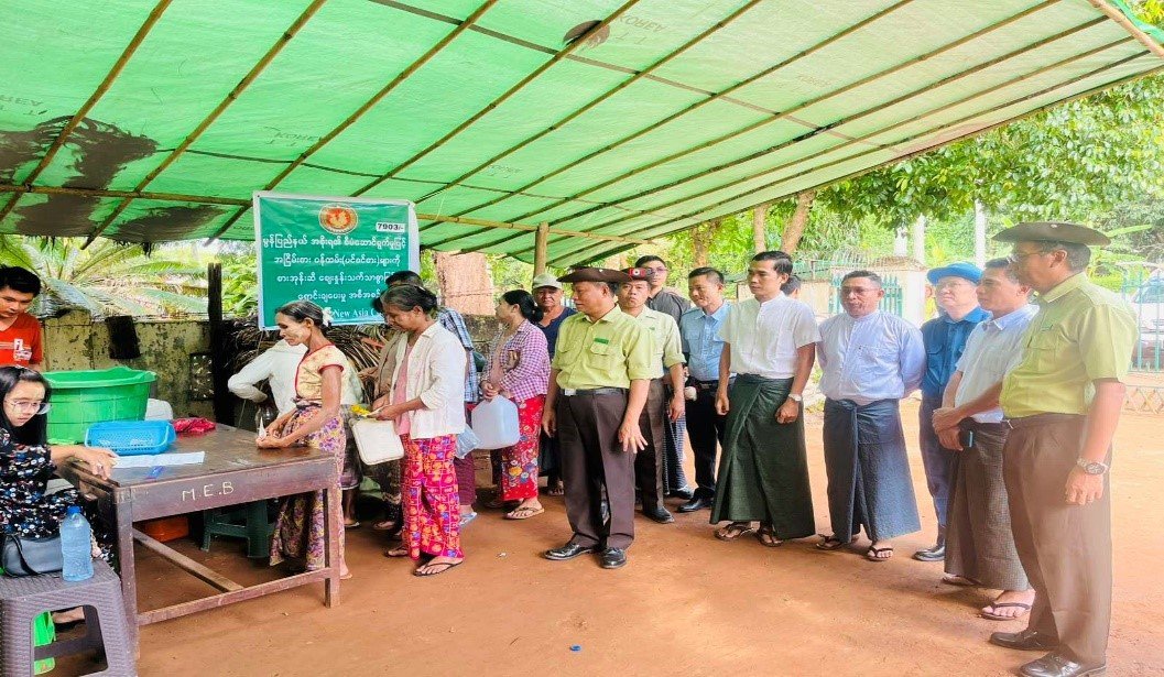 ကျိုက်ထိုမြို့နယ်မြန်မာ့စီးပွား‌ရေးဘဏ်ခွဲတွင် အငြိမ်းစားဝန်ထမ်း (ပင်စင်စား)များကို စားအုန်းဆီများဈေးနှုန်းသက်သာစွာ ရောင်းချပေးနေမှုအ‌ခြေအနေများအား ကွင်းဆင်း စစ်ဆေး
