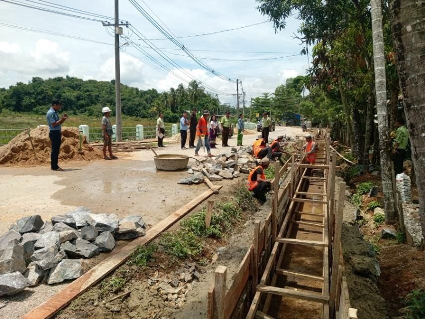 တနင်္သာရီတိုင်းဒေသကြီး၊ ဘုတ်ပြင်းခရိုင်၊ ဘုတ်ပြင်းမြို့၊ အောင်မင်္ဂလာရပ်ကွက်၌ ရေမြောင်း တူးဖော်ခြင်းနှင့် ကျောက်စီရေမြောင်းပြုလုပ်ဆောင်ရွက်ပြီးစီးမှုအခြေအနေအား ကြည့်ရှုစစ်ဆေး