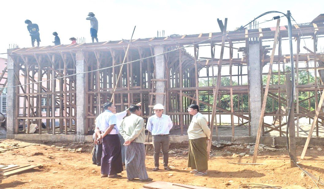 စစ်ကိုင်းတိုင်းဒေသကြီး၊ ဟုမ္မလင်းခရိုင်၊ ဟုမ္မလင်းမြို့၊ ခရိုင်အထွေထွေအုပ်ချုပ်ရေးဦးစီးဌာန၊ ဝန်ထမ်း အိမ်ရာ ၄ ခန်းတွဲ ၂ ထပ် တည်ဆောက်ခြင်းလုပ်ငန်းဆောင်ရွက်နေမှုအခြေအနေများအား ကြည့်ရှုစစ်ဆေး