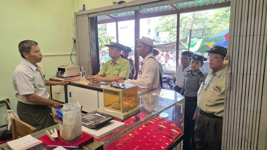 မန္တလေးတိုင်းဒေသကြီး၊ ရမည်းသင်းခရိုင်၊ပျော်ဘွယ်မြို့၊ မြင်းဘက်ရပ်ကွက်ရှိ ရွှေဆိုင်များအား ညွှန်ကြားချက်များနှင့်အညီ ရောင်းချခြင်းရှိ/ မရှိအခြေအနေများအား ကြည့်ရှုစစ်ဆေး