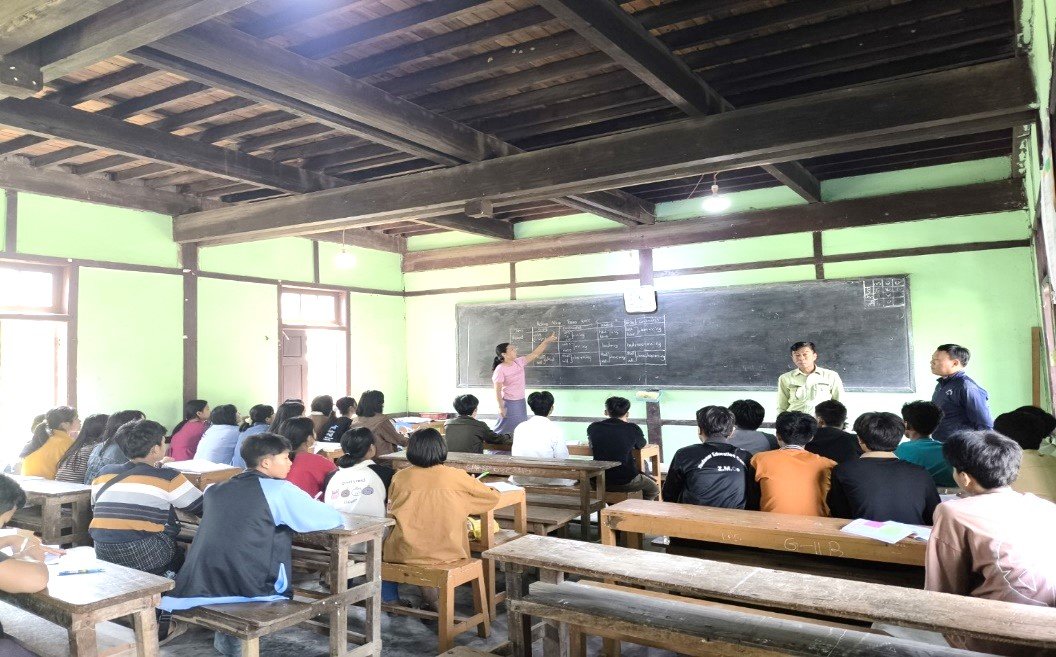 ကချင်ပြည်နယ်၊ တနိုင်းခရိုင်၊ တနိုင်းမြို့၊ ပုန်ခုန်ကောင်းရပ်ကွက်ရှိ အထက (၁)ကျောင်းတွင် နွေရာသီ အင်္ဂလိပ်စာသင်တန်းဖွင့်လှစ်နေမှုအခြေအနေအား ကြည့်ရှုအားပေး