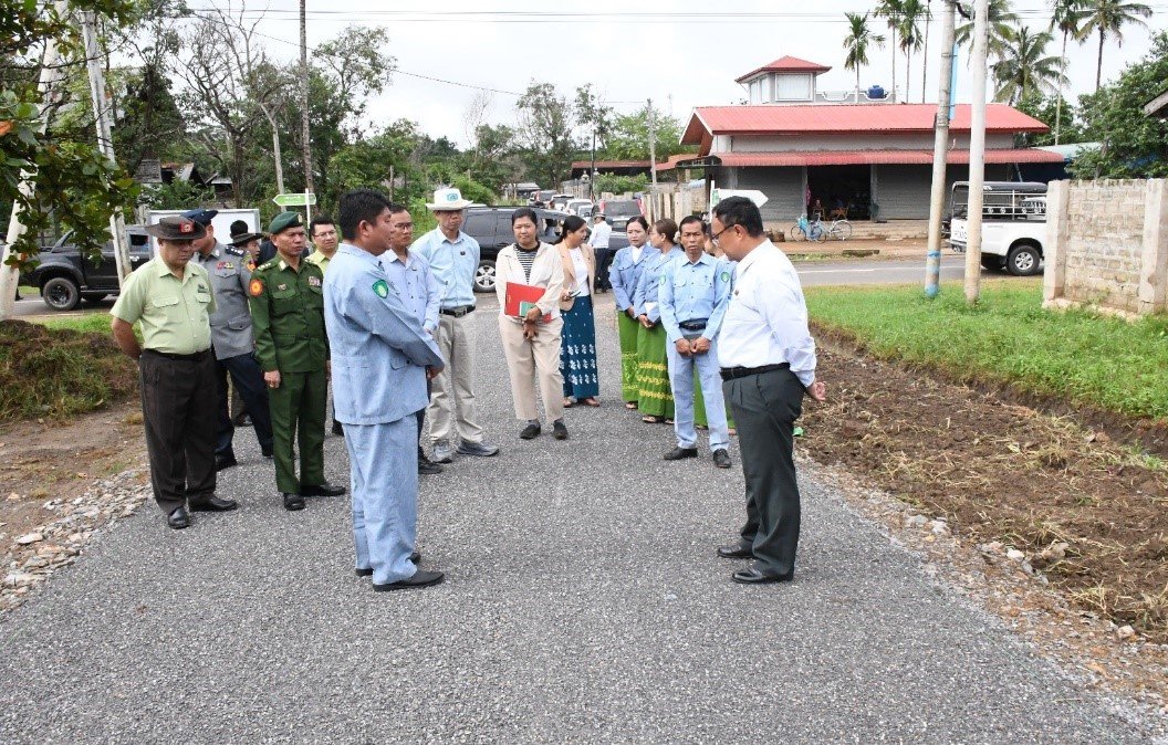 ကယားပြည်နယ်၊ လွိုင်ကော်ခရိုင်၊ လွိုင်ကော်မြို့၊ ဒေါနိုးကူးရပ်ကွက်၊ မနော်ဟရီလမ်း၌ ကတ္တရာထပ်ပိုးလွှာ ခင်းခြင်းလုပ်ငန်းဆောင်ရွက်နေမှုအခြေအနေများအား ကြည့်ရှုစစ်ဆေး