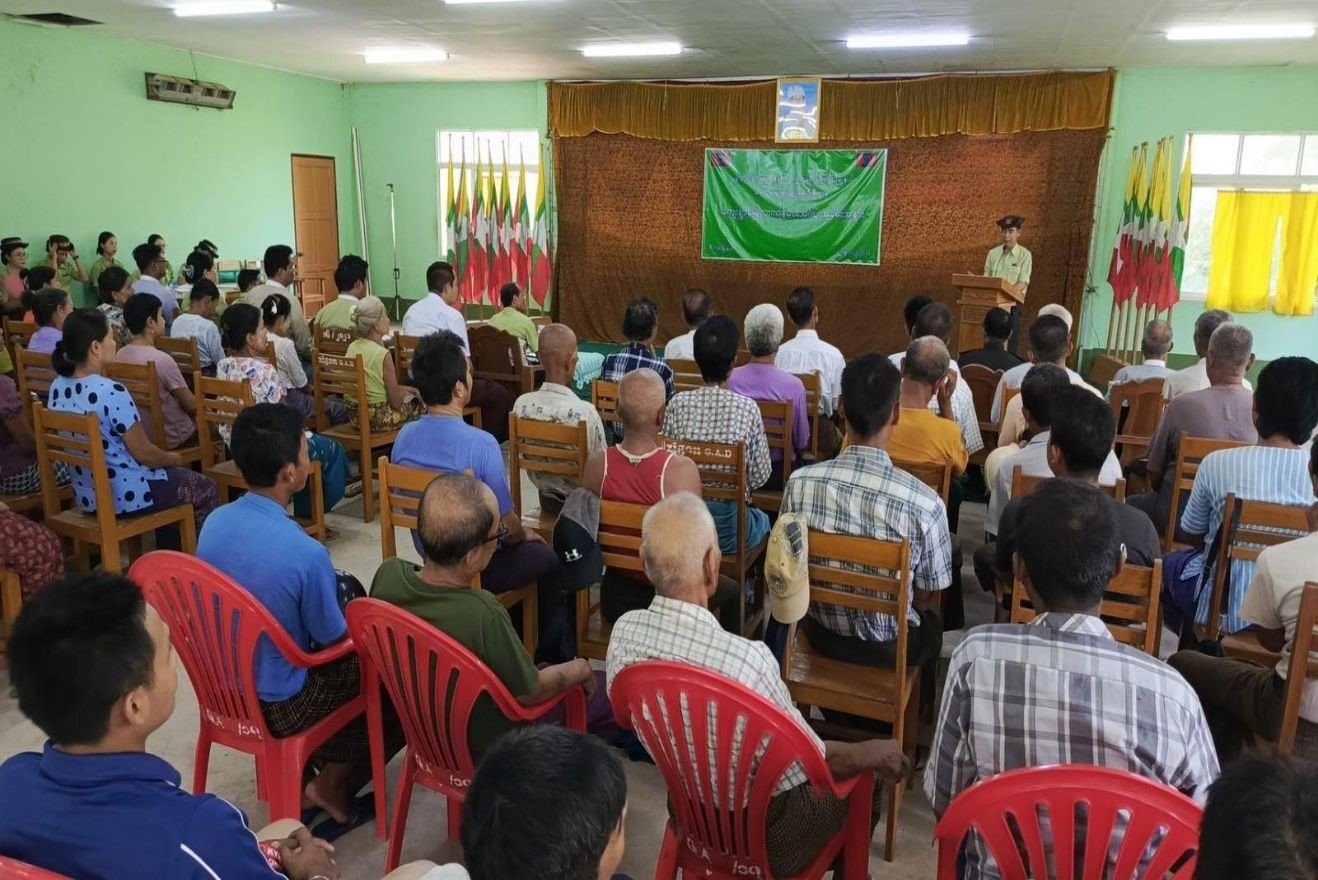 ဇီးကုန်းမြို့နယ်အထွေထွေအုပ်ချုပ်ရေးဦးစီးဌာနရုံး အစည်းအဝေး ခန်းမ၌ လယ်မကျေးရွာအုပ်စု၊ လယ်မကျေးရွာရှိ ဒေသခံပြည်သူများအား ကျေးရွာမြေငှားဂရန်များ ပေးအပ်ပွဲအခမ်းအနားသို့ တက်ရောက်