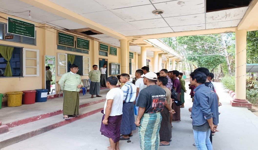 ဧရာဝတီတိုင်းဒေသကြီး၊ လပွတ္တာခရိုင်၊ လပွတ္တာမြို့နယ်အတွင်းမှ ပြည်သူ့စစ်မှုထမ်းအပတ်စဉ်(၂၄)သို့ တက်ရောက်မည့် သင်တန်းသားများအားတွေ့ဆုံအားပေး