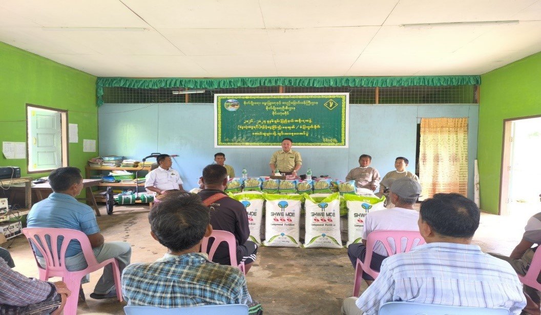ရှမ်းပြည်နယ်၊ မိုင်းတုံခရိုင်၊ မိုင်းတုံမြို့၊ စိုက်ပျိုးရေးဦးစီးဌာန၌ ကျင်းပပြုလုပ်‌သည့် ၂၀၂၆-၂၀၂၇ ခုနှစ် မျိုးစေ့ထုတ်/ စံပြကွက်စိုက်တောင်သူများအား သွင်းအားစုများထောက်ပံ့ပေးအပ်ပွဲအခမ်းအနားသို့ တက်ရောက်