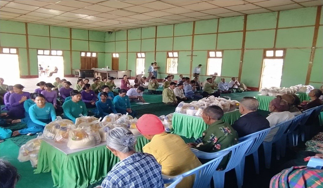 ကချင်ပြည်နယ်၊ တနိုင်းခရိုင်၊ တနိုင်းမြို့၊ ပုန်ခုန်ကောင်းရပ်ကွက်ရှိ ဟူးကောင်းခန်းမ၌ ကျင်းပပြုလုပ်သည့် သက်ကြီးဘိုးဘွားပူဇော်ကန်တော့ခြင်း အခမ်းအနားသို့ တက်ရောက်