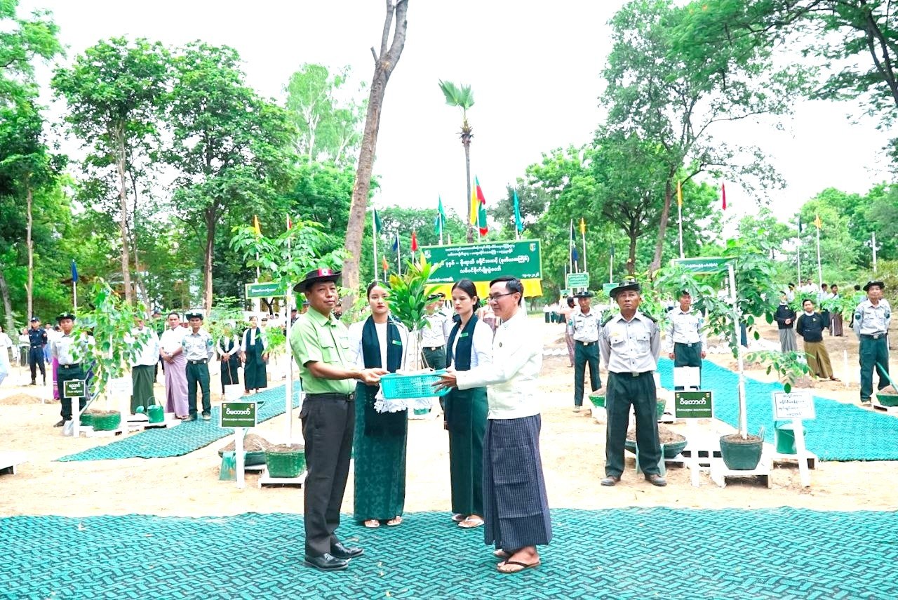 မကွေးတိုင်းဒေသကြီး၊ ပခုက္ကူခရိုင်၊ ပခုက္ကူမြို့၊ အမှတ်(၄)အခြေခံပညာအထက်တန်းကျောင်း၌ ကျင်းပ ပြုလုပ်သည့် ၂၀၂၆ ခုနှစ်၊ မိုးရာသီသစ်ပင်စိုက်ပျိုးပွဲအခမ်းအနားသို့ တက်ရောက်