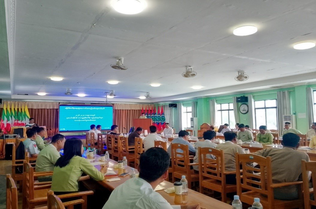ရှမ်းပြည်နယ်၊ မူဆယ်ခရိုင်၊ မူဆယ်မြို့၊ ခရိုင်/ မြို့နယ်စုပေါင်းရုံး အစည်းအဝေးခန်းမ၌ ကျင်းပ ပြုလုပ်သည့် မူဆယ်ခရိုင်၏ ၂၀၂၆-၂၀၂၇ ဘဏ္ဍာရေးနှစ်၊ ဒေသန္တရစီမံကိန်းရည်မှန်းချက်များ တာဝန် ပေးအပ်ပွဲအခမ်းအနားသို့ တက်ရောက်
