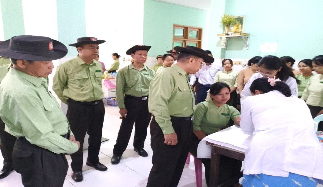 မြင်းခြံခရိုင်ပြည်သူ့ဆေးရုံ၌ (၃၈)နှစ်မြောက် အထွေထွေအုပ်ချုပ်ရေးဦးစီး ဌာနနှစ်ပတ်လည်နေ့အား ကြိုဆိုဂုဏ်ပြုသောအားဖြင့် ကျင်းပပြုလုပ်သည့် ခရိုင်/ မြို့နယ်အထွေထွေ အုပ်ချုပ်ရေးဦးစီးဌာနဝန်ထမ်းများမှ စုပေါင်းသွေးလှူဒါန်းပွဲအခမ်းအနားသို့ တက်ရောက်