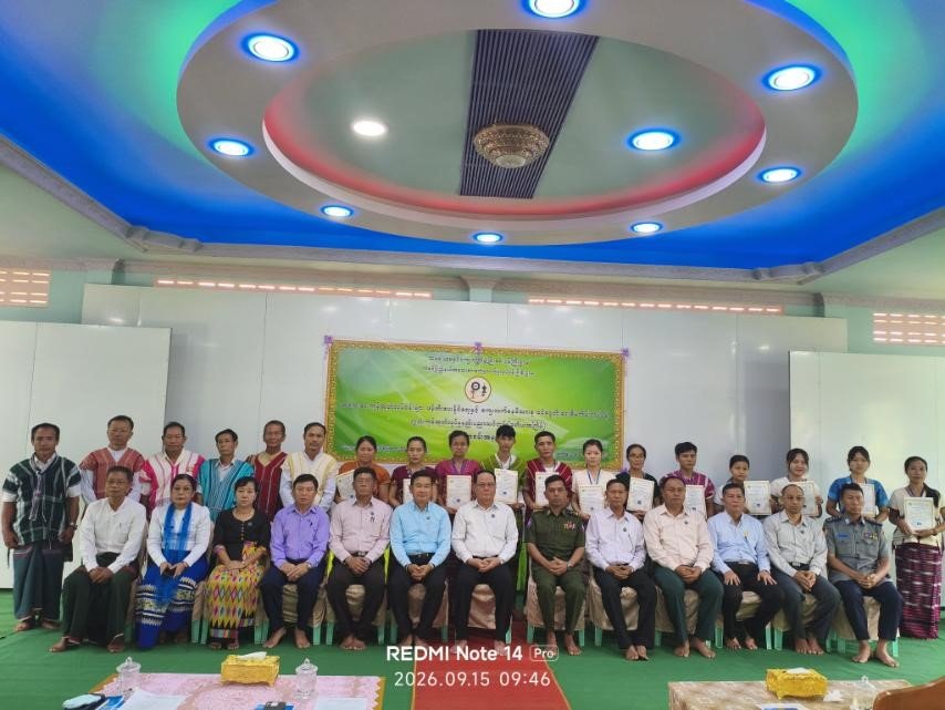 ကရင်ပြည်နယ်၊ ဘားအံခရိုင်၊ ဘားအံမြို့နယ်၊ အင်းရေတွင်းသမိုင်းပြတိုက်(နောင်ကမြိုင်စံပြကျေးရွာ)၌ ကျင်းပပြုလုပ်သည့် လူသုံးကုန်ထုတ်လုပ်မှုနည်းပညာသင်တန်း သင်တန်းဆင်းပွဲအခမ်းအနားသို့ တက်ရောက်