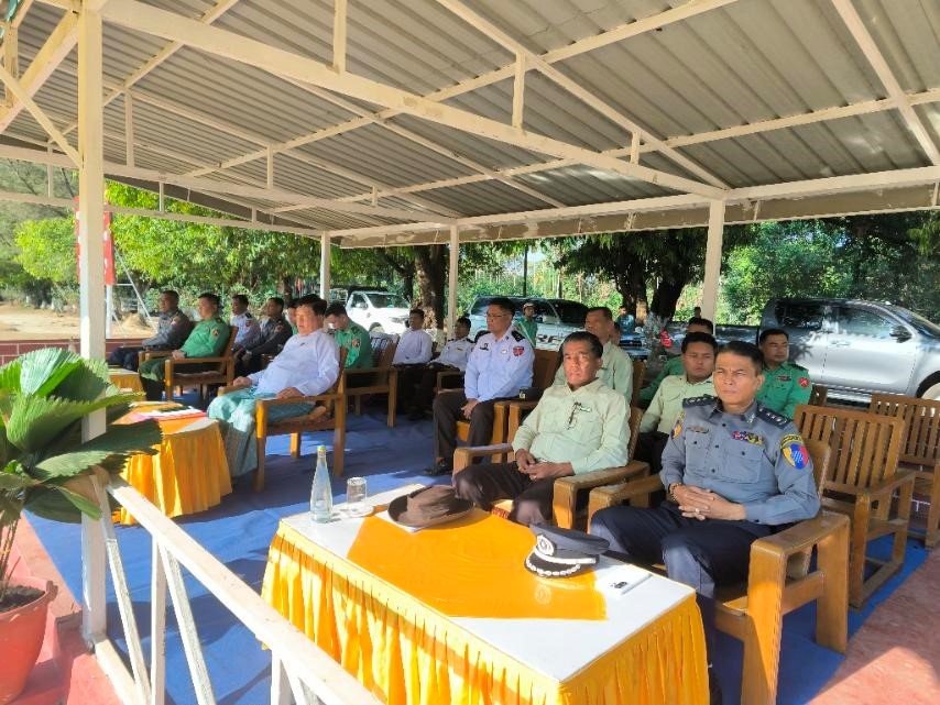 မွန်ပြည်နယ်၊ သထုံခရိုင်၊ သထုံမြို့နယ်၊ ဇရစ်ချောင်ကျေးရွာရှိ အမှတ်(၉)စစ်အခြေခံလေ့ကျင့်ရေးတပ် စစ်ရေးပြကွင်း၌ ပြည်သူ့စစ်မှုထမ်းသင်တန်းအမှတ်စဉ် (၂၃)၊ (၃/၂၀၂၆) သင်တန်းဖွင့်ပွဲအခမ်းအနားသို့ တက်ရောက်