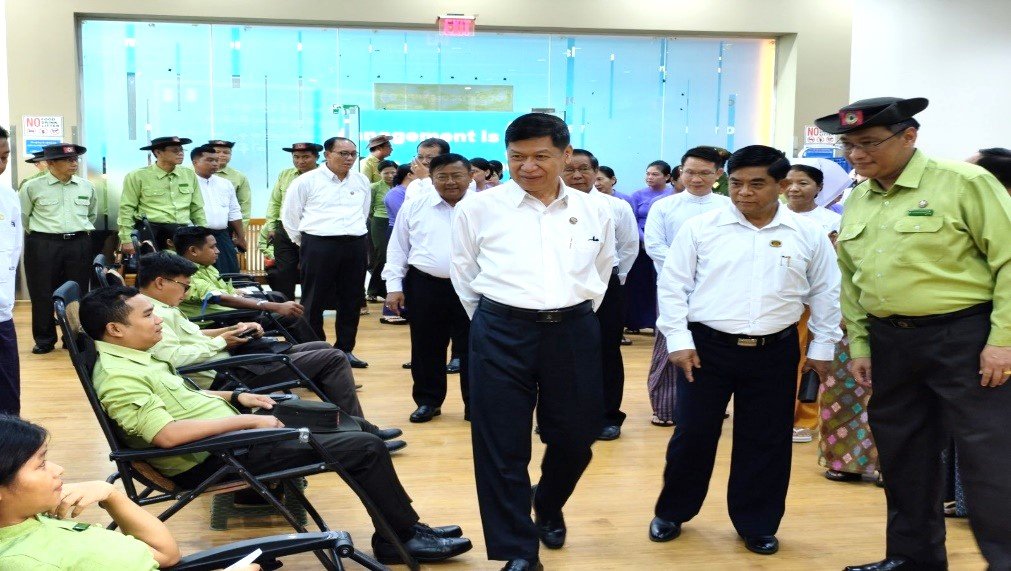 ချမ်းအေးသာစံမြို့နယ်၊ စိတ္တရမဟီရပ်ကွက်၊ မန္တလေး အထွေထွေရောဂါကုဆေးရုံကြီး၌ (၃၈)နှစ်မြောက် နှစ်ပတ်လည်နေ့အထိမ်းအမှတ်အဖြစ် ကျင်းပပြုလုပ်သည့် စုပေါင်းသွေးလှူဒါန်းပွဲအခမ်းအနားသို့ တက်ရောက်