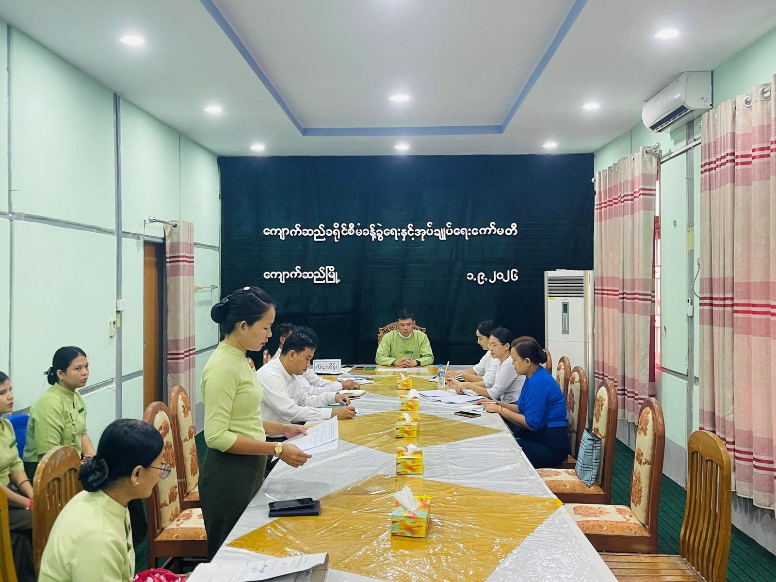 Attended the financial assistance presentation ceremony for the contestants of the 27th Myanmar Traditional Cultural Performing Arts Competition held at the meeting hall of the Road Department Guest House in Kyaukse Town, Mandalay Region.