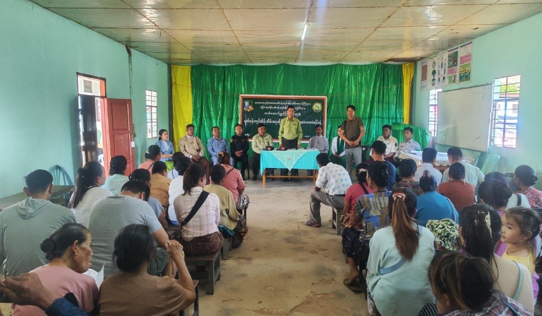 မိုင်းလွေကျေးရွာအုပ်စုရှိ အ.လ.က(မိုင်းလွေ)၌ ကျင်းပပြုလုပ်သည့် ပတ်ဝန်းကျင်ထိန်းသိမ်းရေးဆိုင်ရာ(မီးခိုးမြူငွေ့ညစ်ညမ်းမှုထိန်းချုပ်ရေးဆိုင်ရာ) အသိပညာပေးဟောပြောပွဲအခမ်းအနားသို့ တက်ရောက်