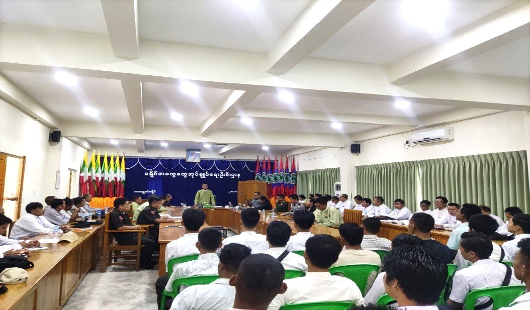 ကမာရွတ်ခရိုင်အထွေထွေအုပ်ချုပ်ရေးဦးစီးဌာနရုံး၊ အစည်းအဝေးခန်းမ၌ ကျင်းပပြုလုပ်သည့် မြို့နယ်များမှ ပြည်သူ့စစ်မှုထမ်းတာဝန်ထမ်းဆောင်ပြီး ပြန်လည်ရောက်ရှိလာသူ များနှင့် တွေ့ဆုံပွဲအခမ်းအနားသို့ တက်ရောက်