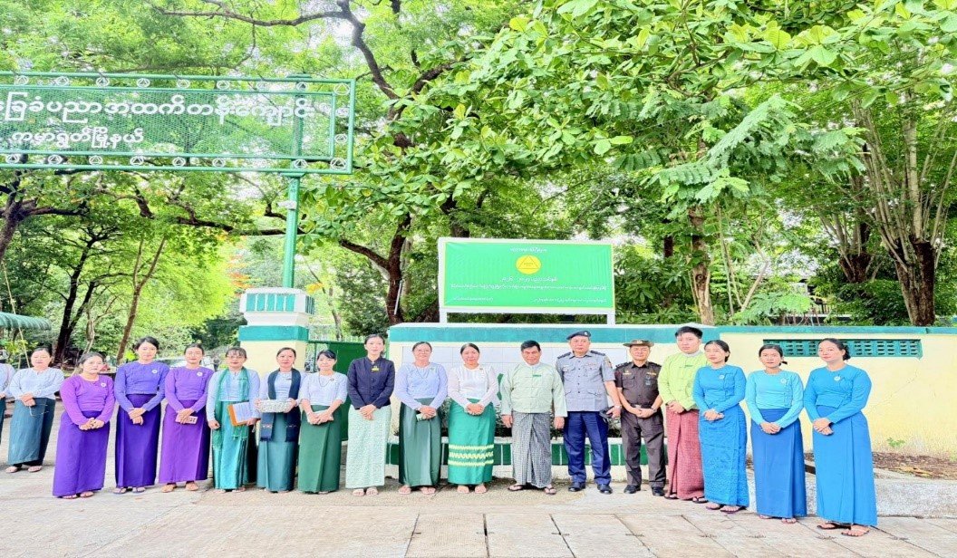 ရန်ကုန်တိုင်းဒေသကြီး၊ ကမာရွတ်ခရိုင်၊ ကမာရွတ်မြို့နယ်၊ အမှတ်(၁၀)ရပ်ကွက်၊ ဦးဝိစာရလမ်း၊ အထက(၁)ကျောင်းတွင် ၂၀၂၆-၂၀၂၇ ပညာသင်နှစ် ကျောင်းအပ်နှံရေးမြေစိုက်ပိုစတာဗီနိုင်းစိုက်ထူခြင်း အခမ်းအနားသို့ တက်ရောက်