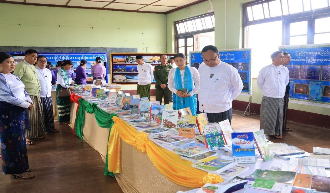 ကယားပြည်နယ်၊ လွိုင်ကော်ခရိုင်၊ လွိုင်ကော်မြို့၊ အ.ထ.က(၂)ကျောင်း၌ ကျင်းပပြုလုပ်သည့် စာကြည့်တိုက်များ ဖွံ့ဖြိုးတိုးတက်ရေးနှင့် စာဖတ်ရှိန်မြှင့်တင်ရေးပွဲတော်ဖွင့်ပွဲအခမ်းအနားသို့ တက်ရောက်